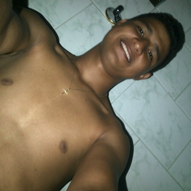 19•       
          Si lees se te queman los ojos.