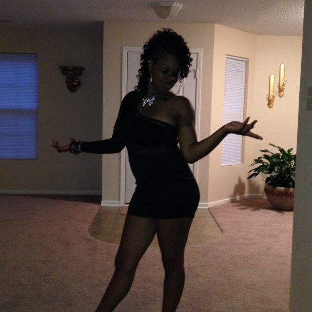 Dnt watch me watch tv, fulltiime griind so ii full time shine.....fuck wit a bitch got to say . Im me who u?