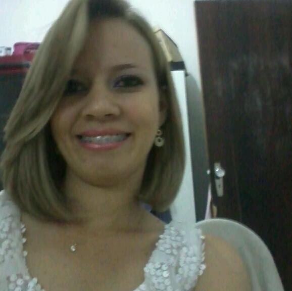 Uma menina/mulher que adora fazer novos amigos..