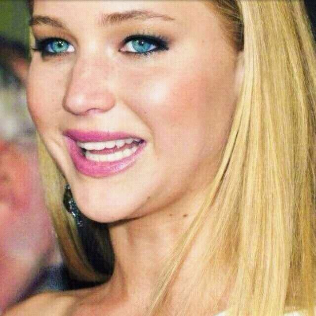 ((fan account)) obsessed with my flawless, funny, fierce idol aka Jennifer Lawrence