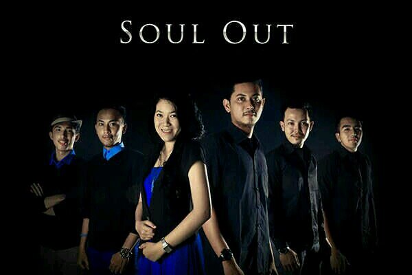 @AndreyAkira Drum - @adi_kurnia88 Bass - @nandanainggolan Bass - @rendryw Guitar - @ayuuRDA Vocal - @tacamarbun Vocal -@MikhaAndreas Piano/Keys