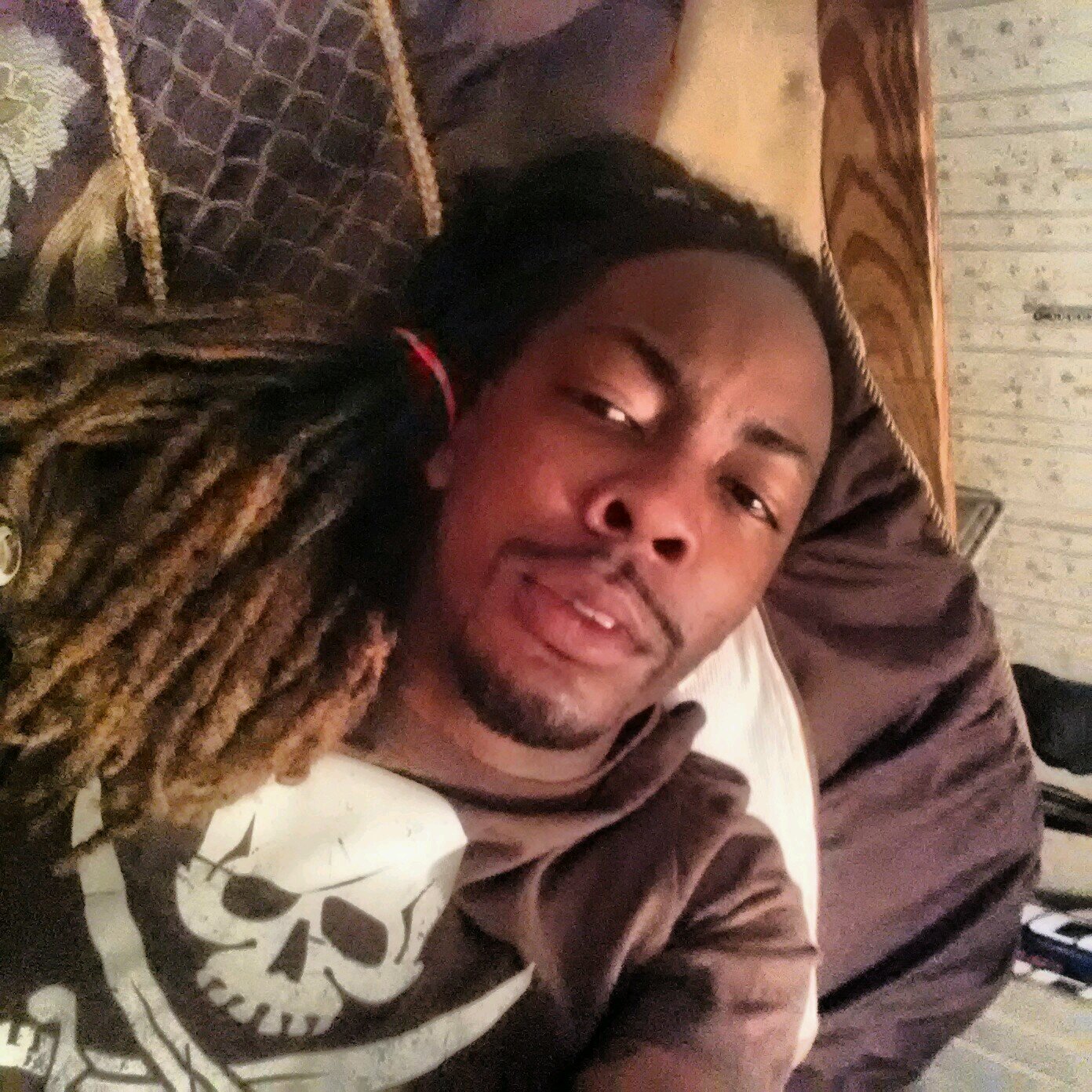 Average dude tryna make it n put my team on....#BLR.... Highlife.......