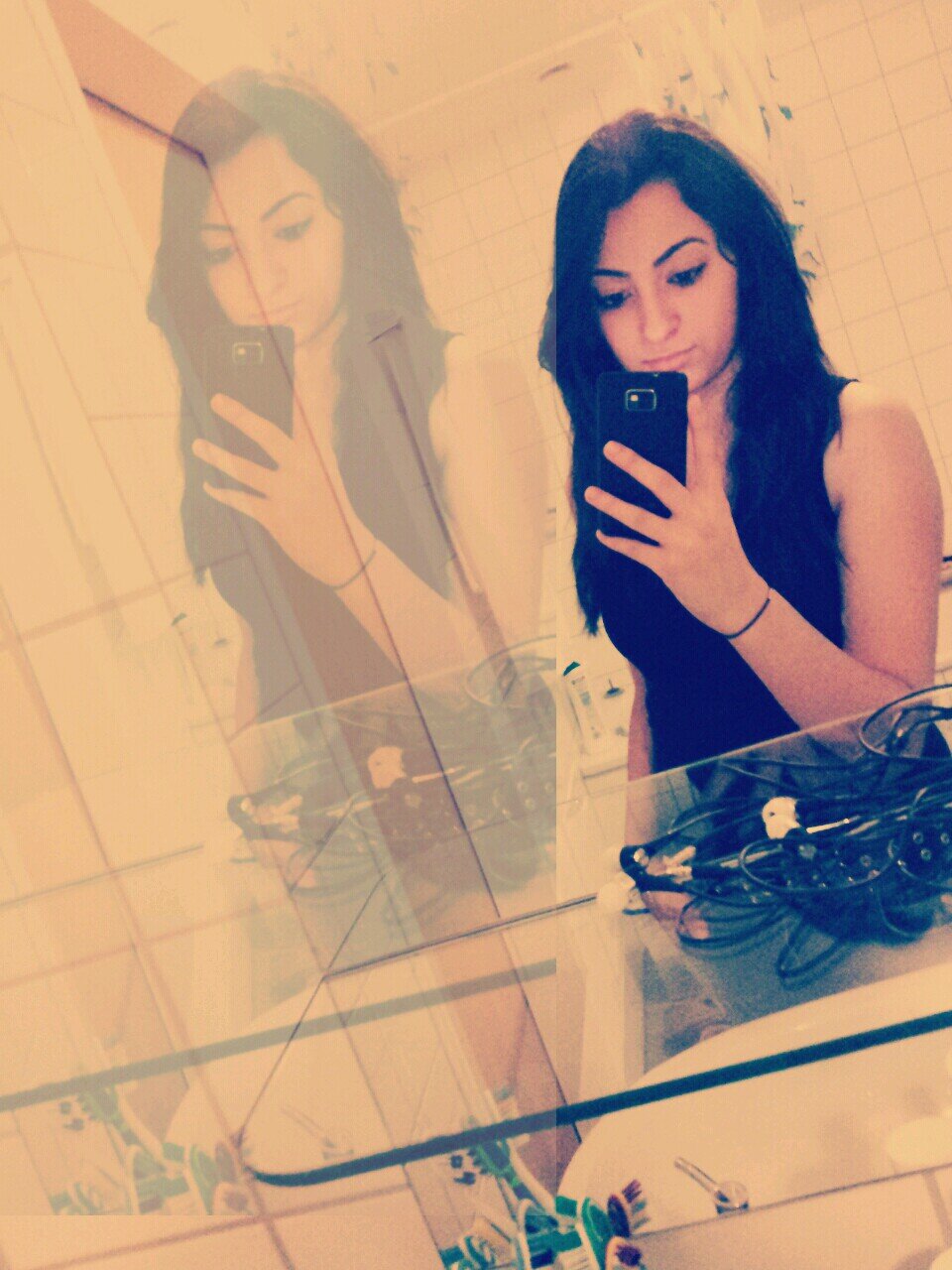 •Single •15 •Austria •Türkin/Aksaray • black hair • brown eyes