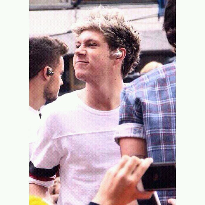 pls follow @psychoticlucas bc she gavce u this free follow she WILL followback just ask ily c;