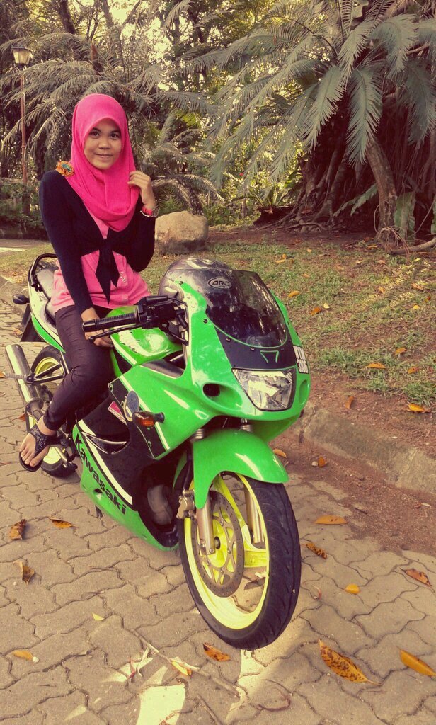 hyeeee....follow tatiey meh kat twiter nieyh...