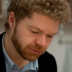 Journalist på Aalborg Universitet (base på campus i København), vært på Classic FM. Tidl. planlægningsredaktør på TV 2. Er langsomt ved at glemme X…