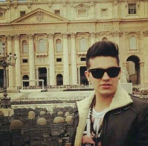 @luansantana Darei meu ar pra você respirar, meu sonho pra você sonhar ♫ @luansantana seu gostozo eu vou pegar ocê tan , tan , tan , tan ♫