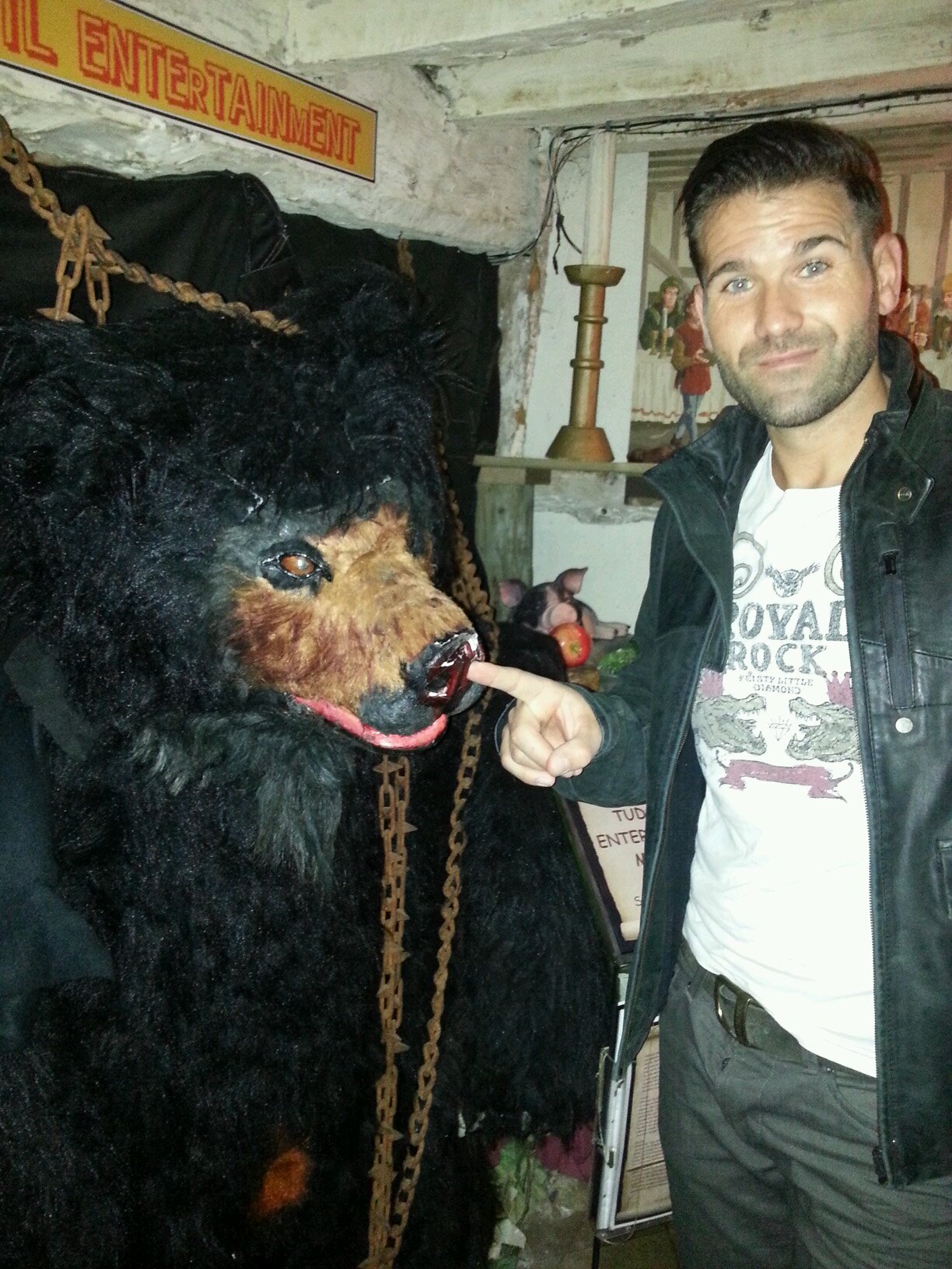 stevey_33's profile picture. HUGE motorbike racing fan, Gorgeous wife & daughter, cool son. Snowboarding, wakeboarding, adrenalin junky.