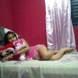 Sou uma pessoa linda legal gosto mt dos meus amigos e dos meus familiares sou estudiosa mas nem tanto