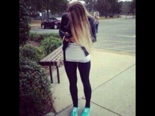 18 year , آمشي وآسوي فولو :)~
kik: i_rasha22