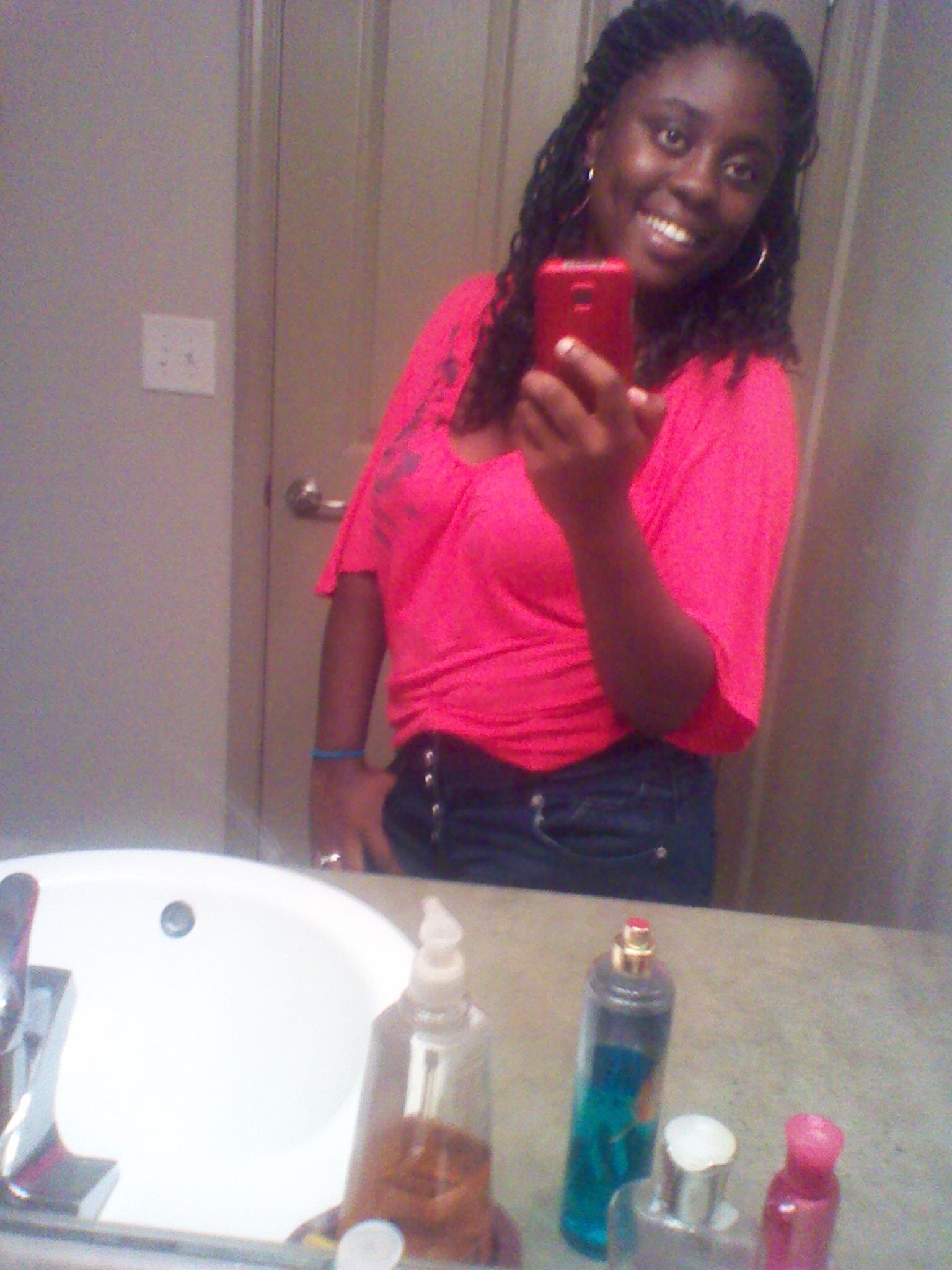 , follow MEEEE ! Oh yea I do follow back , ...