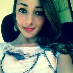 Sou como você me vê.
Posso ser leve como uma brisa ou forte como uma ventania,
Depende de quando e como você me vê passar.