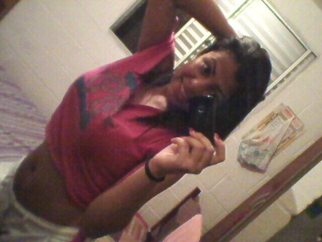ariana, complicada ,xatinha,amo dar risadas, dançar, cantar e sigo de volta ... vemm ca naum mordo  ... inhaccc