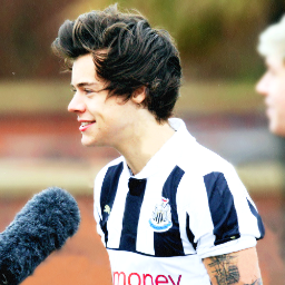 Hiii just gave ya a follow, Please follow back on @Oh_HeyitsCat And help me reach my goal? :) Love you!