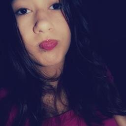 queria ser uma princesa diferente, talvez meio independente, mas com um príncipe ao meu lado, queria ter um cavalo alado, e o teu sorriso só pra mim. {...}