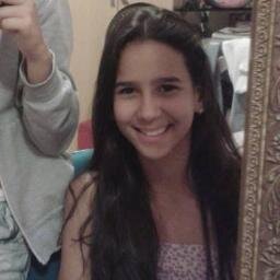 ciumes é uma forma diferente de dizer: eu te amo e não suportaria ver alguém no meu lugar!                                                                     ∞