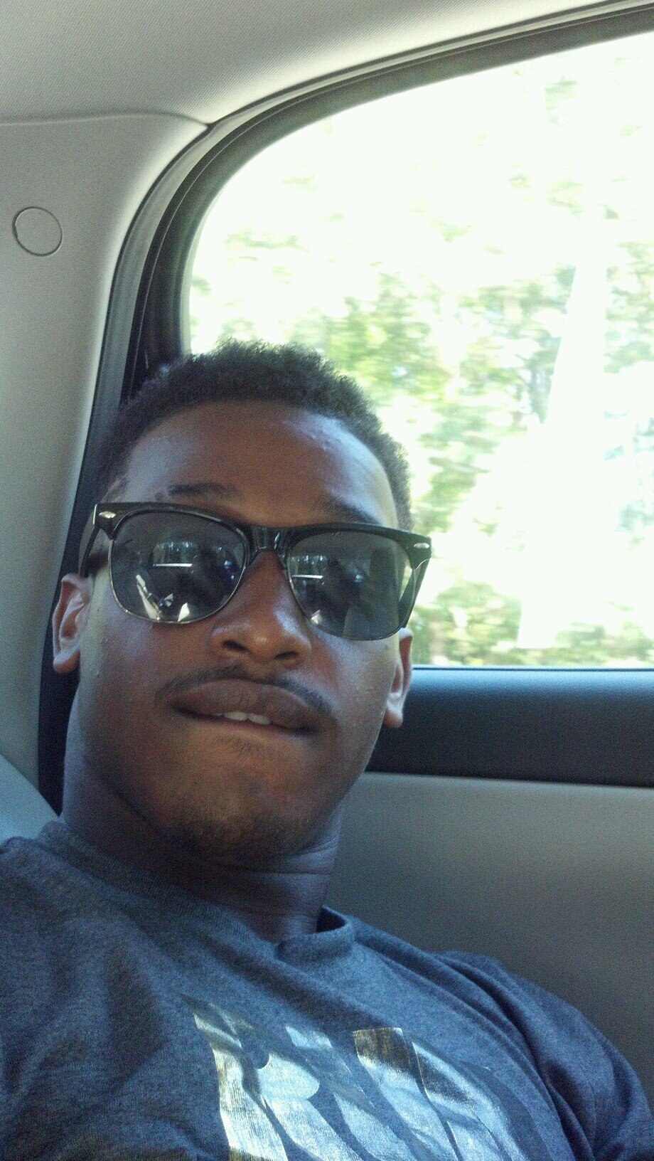 FMOI @Underskore_life
KIK @c_weezy