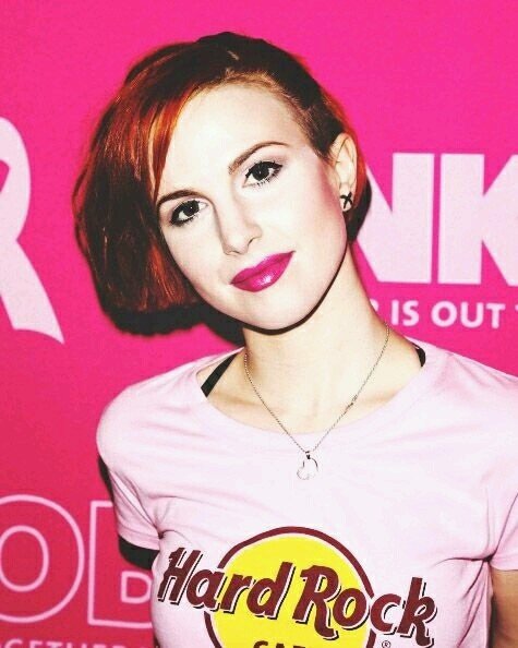 Hayley Williams fanbase. Here you will find facts, pictures, quotes and everything about Paramore with just follow. {@FactsDeHayley}