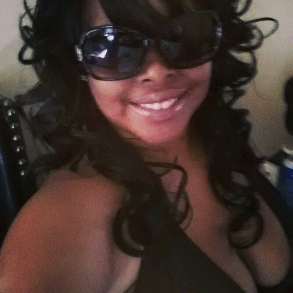 Im just a young up and coming business women tryn to take over a city near you! MANAGER/PHOTOGRAPHER/PROMOTER AND UP N COMING CHEF FOLLOW ME STAR IN THE MAKING*