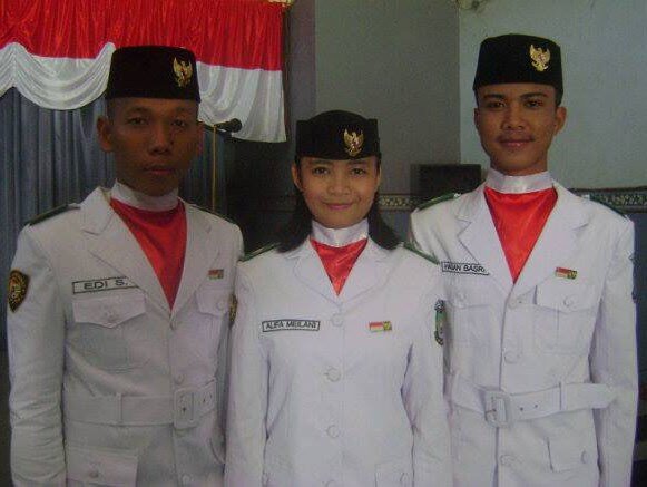 Dunia ini terlalu indah untuk ditangisi dengan hal-hal yang gak penting