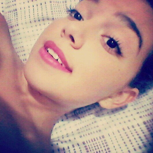 Enquanto houver estrelas no céu, você estando certa ou errada eu estarei aqui, amo você!  / NV