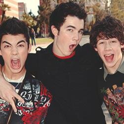 No se trata de estar desde el principio, sino de acompañarlos hasta el final. #JONATICA #6AÑOS #BLESSED © Jonas Brothers Recording, LLC.