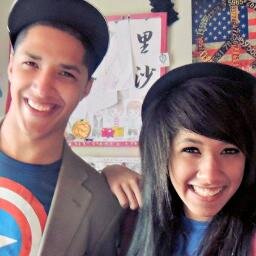 17.Señores,no empecemos a chuparnos las pollas todavía .Cinéfila.*Rock,Punk,Heavy Metal,Jpop,Vocaloids*.Pizza. Otaku,gamer,jedi,pianista,fotógrafa amateur..