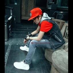 @MitaEnglandMuse vans | MRZ YES IAM | Drumer | comproser | wanted to be a musician  |  bismilah so top artists | no word stop to dream so pursue your ideals