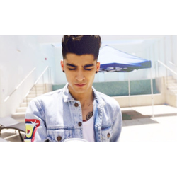 I gave you a FREE FOLLOW! So please now follow @zayndeirey :) x
