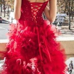 Efftihia's profile picture. Mavi pembe kırmızı sarıyı, doğa içindeki çokçeşit yaratığı, fantastik varoşları, gezmeyi, dansı sever göçer.