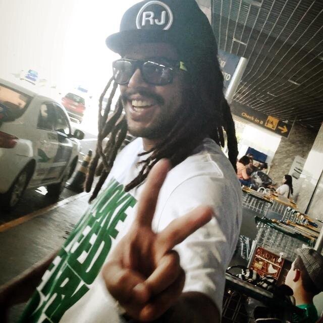 Nós não somos eles, somos apenas um FC.

FC OFICIALIZADO PELO BATZ E PAPATO! 

Since: 17/08/13
