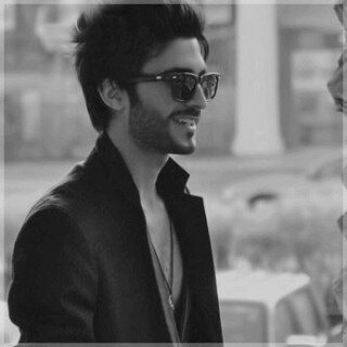 لآ ﺎاججيد سَوى آﻟضحكك ۆ معآملة آﻟناس بحسن نية ، وشخصيتي متواضعه ۆ ﻟم آاججبببر آاحدا آن يححبني ♡