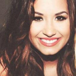 Hi, I'm Miriam and I'm 15! My idols are: Devonne Lovato, Lana del Rey and Bruno Mars and one day I'll meet them! Ah.. my patronus is a PANDA! Follow me plz!