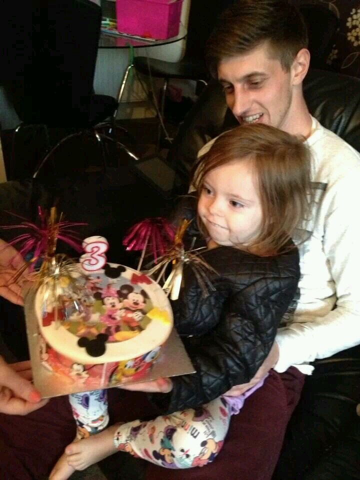hey am davie a 26 year old jack the lad who loves a gud party nd meeting new ppl love me family ma two wee princesses r my life