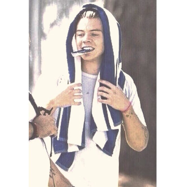Hiya, since you got a free follow could you please go and follow @NiallsOreox thanks ily ♡