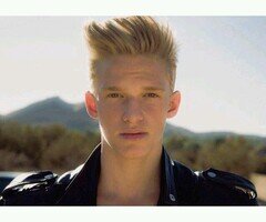 Cuenta dedicada al joven Australiano de 16 años|| Frases,Hechos,Fotos y mas|| Follow back.