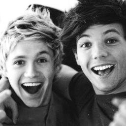 Heres a free follow from @hushnarry! She follows back :)