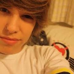 Te amo muito minha pequena @BebeDoLukaas, Skatista, 19 anos #Noivo da menina mais perfeita do universo