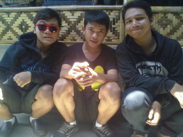Cilacap Melodic Poppunk ! Cp : 085786234488 pin: 23B633A1