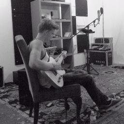 Round Of Applause bring me back to this acc, a simpsonizer since 2010, an Angel until forever! 143 Cody Robert Simpson!