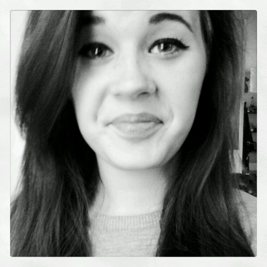 we accept the love we think we deserve. - Perks of being a wallflower♡