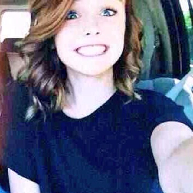Hi, I'm Acacia. I like people and food but I dont like sweets to much. Talk to me, I'm really nice! Dont forget, your perf :*