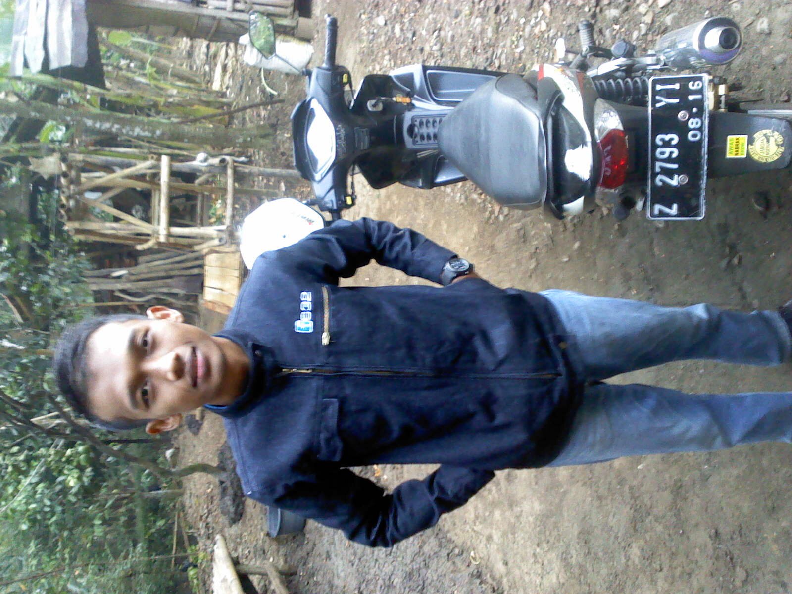 About my life, my words and all about me,,Semoga kata kata yang saya tweet bermanfaat, :-)