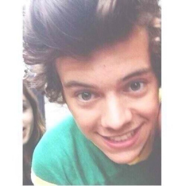 Follow @Jesvinarry because I gave you a free follow. Just ask for a follow back, youre all amazing and wonderful ily stay gucci