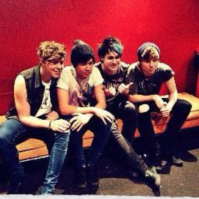 hey ily please follow my other account @punkshood :)