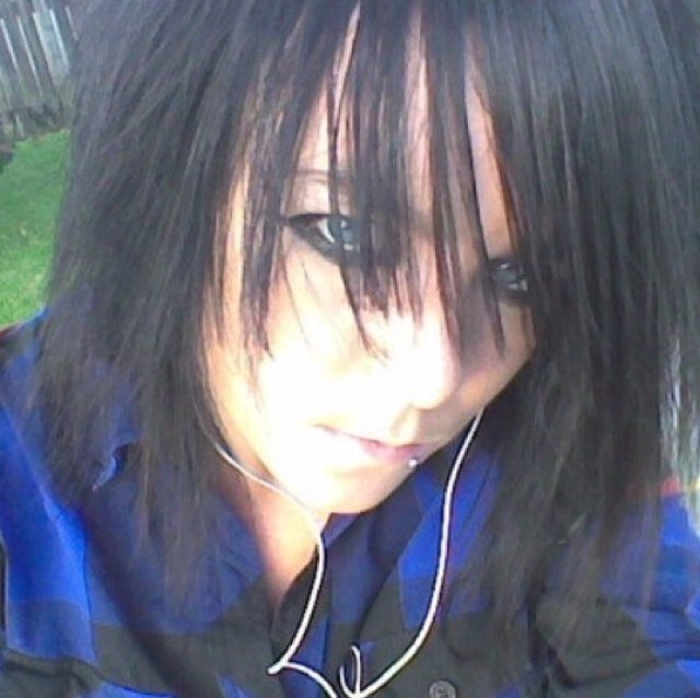Lexi. bi. 16. bvb. sws. ptv. weird. talkative. any questions dont be scared to dm me. i love meetin new people even tho i can be shy. single and searching:)