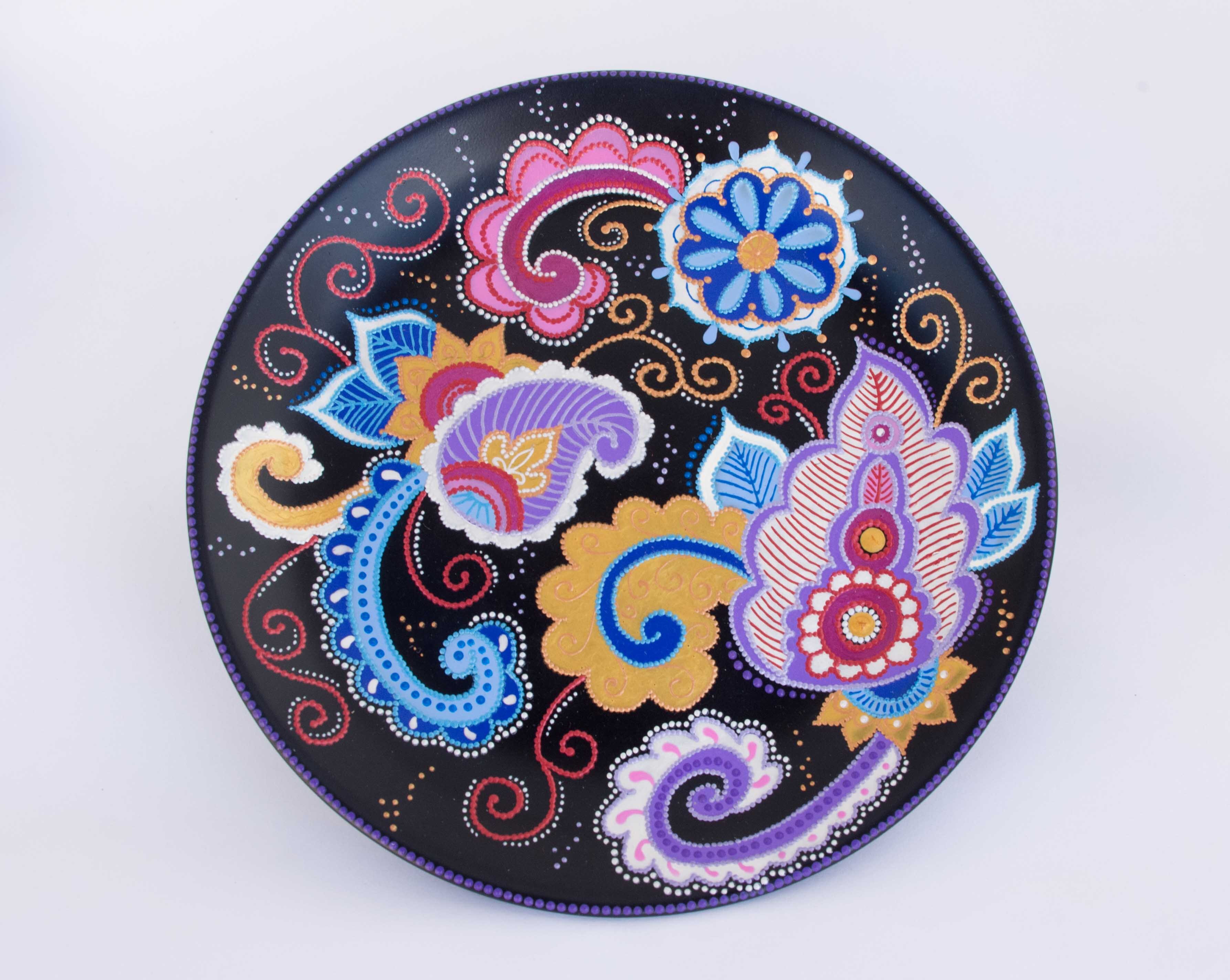 Hand painted plates, figurines and ornaments.Handmade jewelry.
Looking for a gift? Choose smth fancy in LekaArt shop!