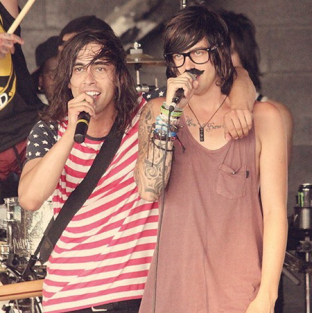 Sleeping With Sirens, Pierce The Veil, One Direction3