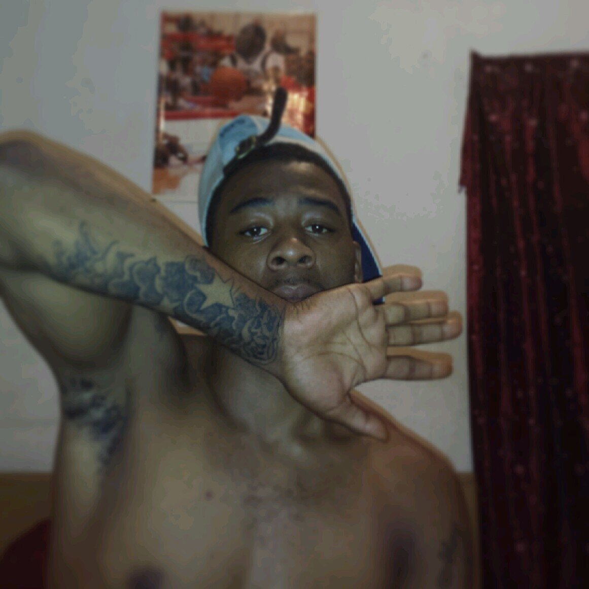 One cool as dude dat smoke alot and keep it real at all time.