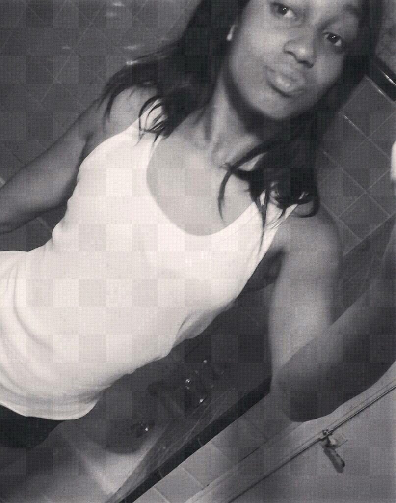 Fmoi@__TooExclusive_ n Kik me @___TeamTaken
